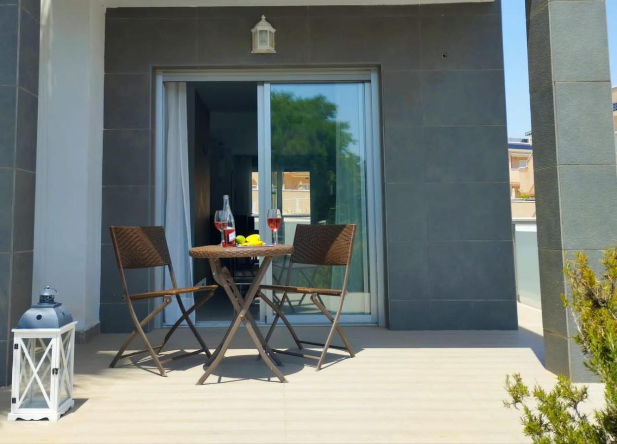 Bungalow En Punta Prima 2 Dormitorios Y Piscina Torrevieja Ngoại thất bức ảnh