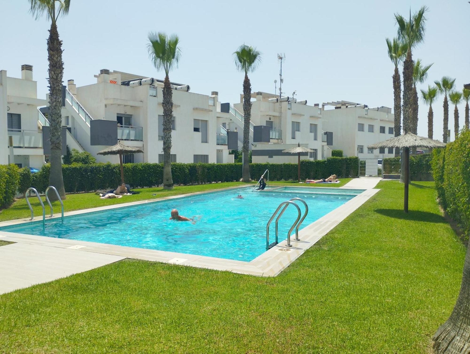 Bungalow En Punta Prima 2 Dormitorios Y Piscina Torrevieja Ngoại thất bức ảnh